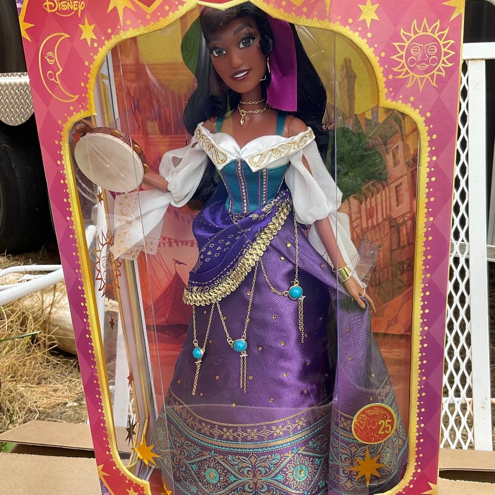 Disney  ESMERELDA   17 IN LTD DOLL RETIRED